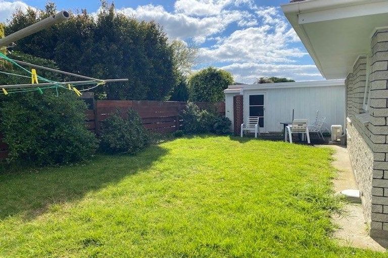 Photo of property in 2/4 Linklater Avenue, Bellevue, Tauranga, 3110