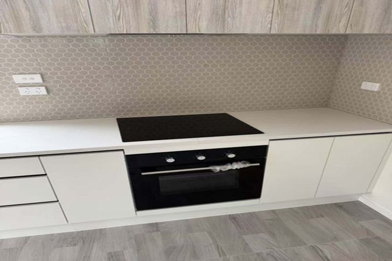 Photo of property in 15 Lowtherhurst Road, Massey, Auckland, 0614