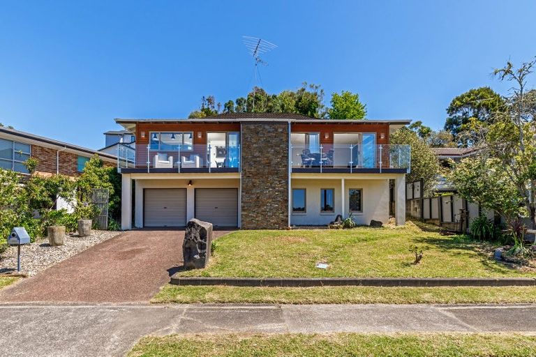 Photo of property in 9 Robin Lane, Browns Bay, Auckland, 0630