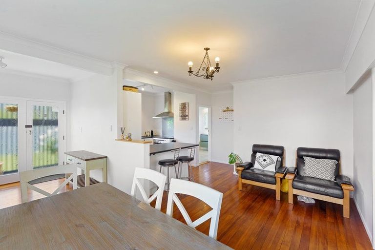 Photo of property in 10 Matai Street, Waikanae, 5036