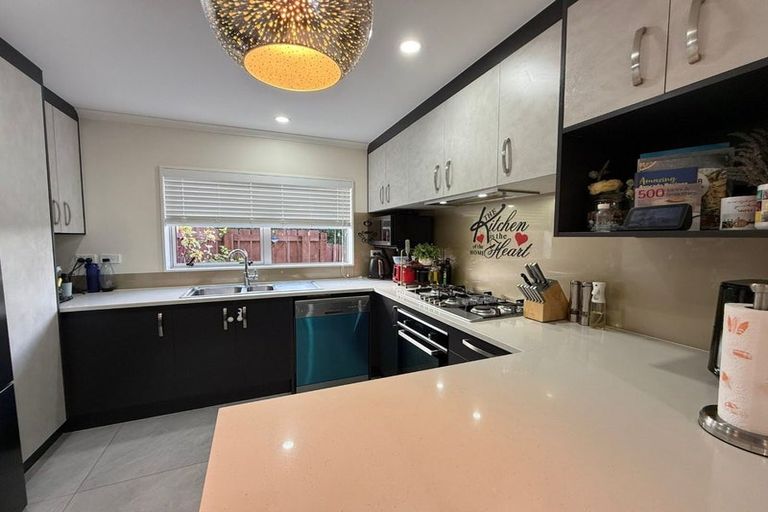 Photo of property in 4c Bill Phillip Place, Clendon Park, Auckland, 2103
