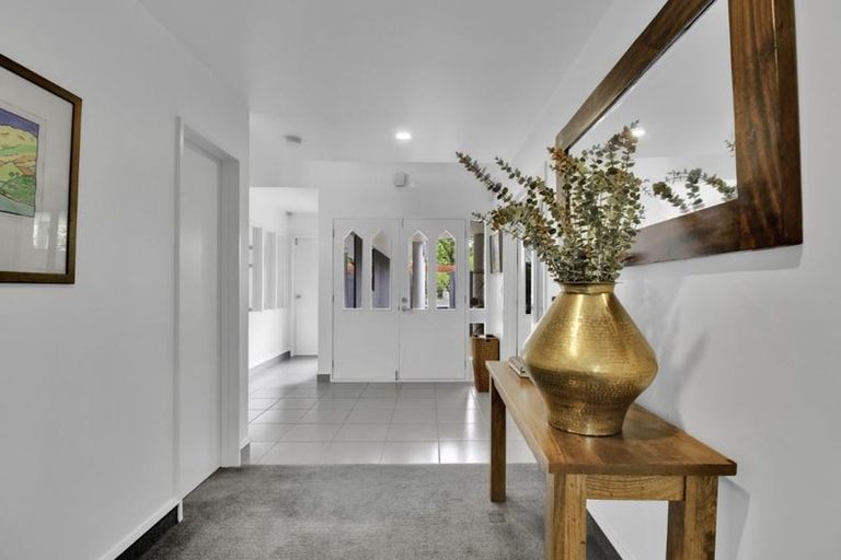 Photo of property in 28 Huntingdon Place, Avonhead, Christchurch, 8042