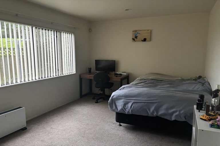 Photo of property in 176c East Coast Road, Forrest Hill, Auckland, 0620