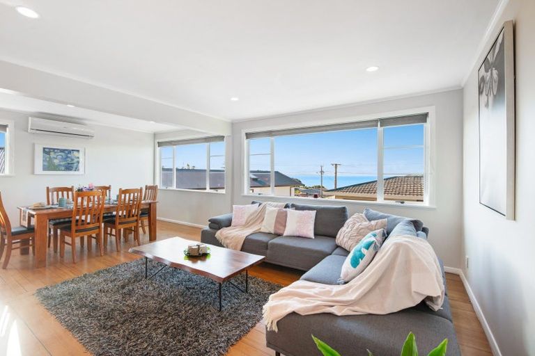 Photo of property in 8a Melandra Road, Stanmore Bay, Whangaparaoa, 0932