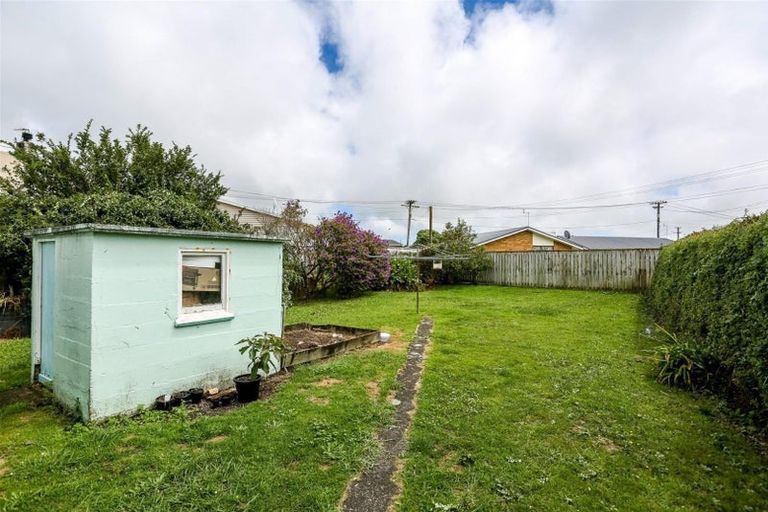 Photo of property in 2 Chard Street, Westown, New Plymouth, 4310