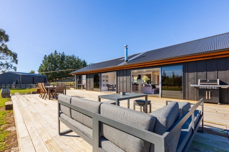 Photo of property in 360 Maharakeke Road, Waipukurau, 4281