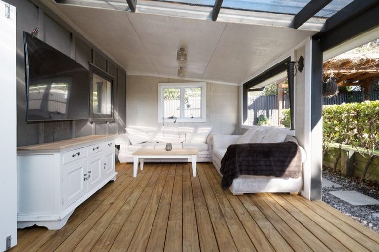 Photo of property in 90 Gillies Crescent, Waimarama, Havelock North, 4294