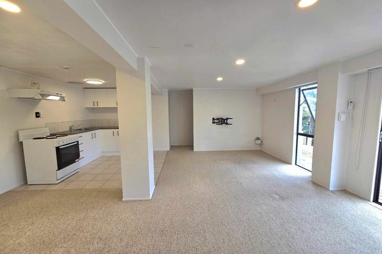 Photo of property in 33 Alidade Place, Massey, Auckland, 0614
