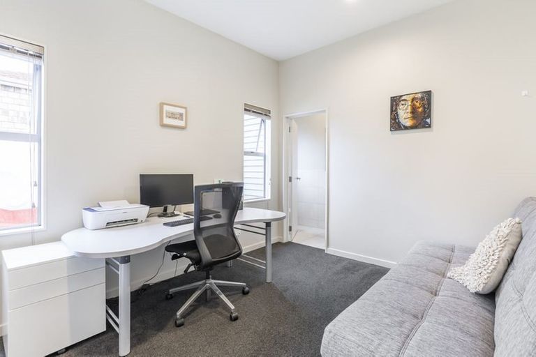 Photo of property in 24 Kittiwake Drive, Schnapper Rock, Auckland, 0632