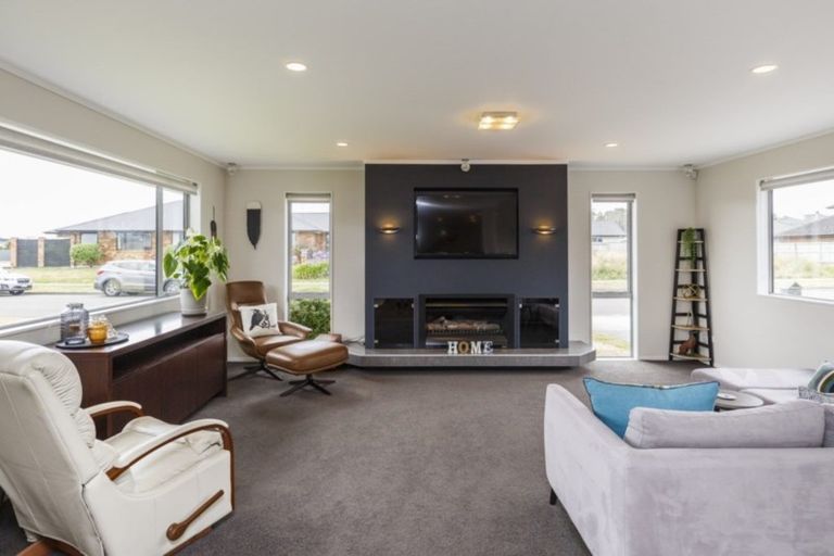 Photo of property in 23 Pegasus Place, Kelvin Grove, Palmerston North, 4414