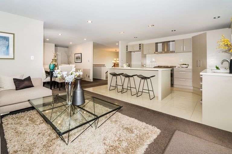 Photo of property in 42 Bur Oak Terrace, Schnapper Rock, Auckland, 0632