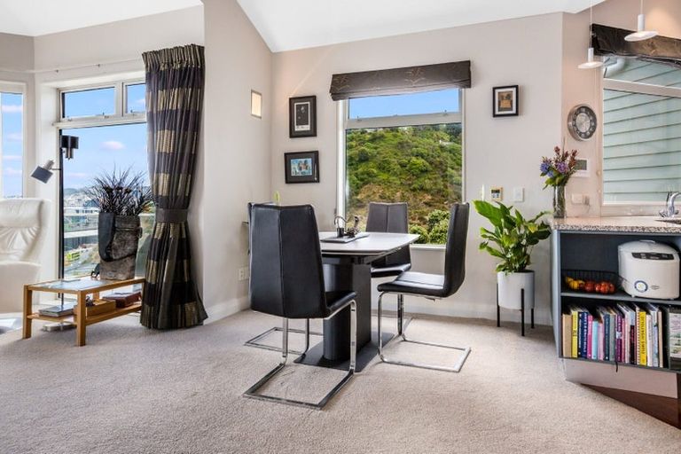 Photo of property in 11 Curnow Way, Kaiwharawhara, Wellington, 6035