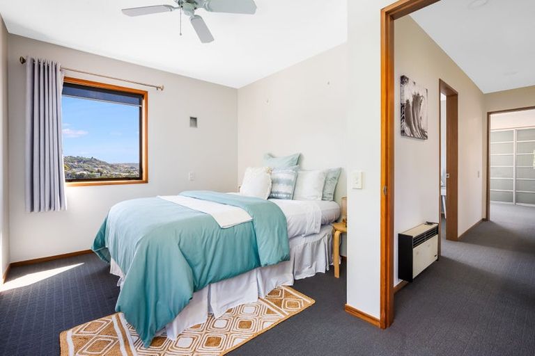 Photo of property in 14 The Crowsnest, Whitby, Porirua, 5024