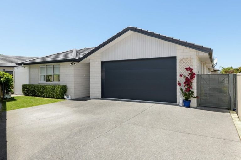 Photo of property in 2 Seashell Drive, Papamoa Beach, Papamoa, 3118