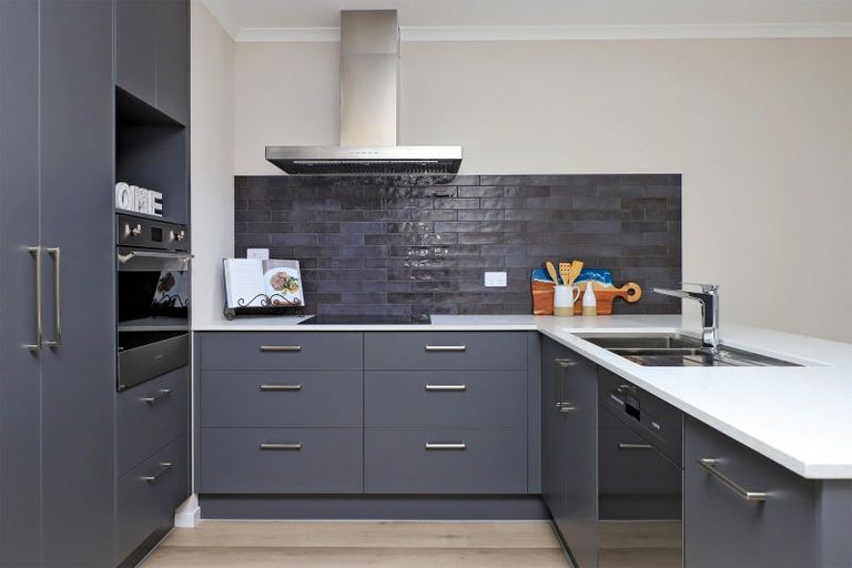 Photo of property in 14 George Yee Place, Taradale, 4112