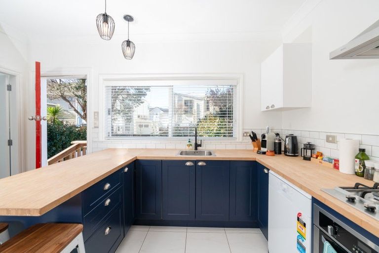 Photo of property in 10 Burnell Avenue, Thorndon, Wellington, 6011