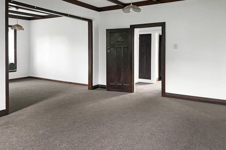Photo of property in 25 Lincoln Road, Henderson, Auckland, 0610