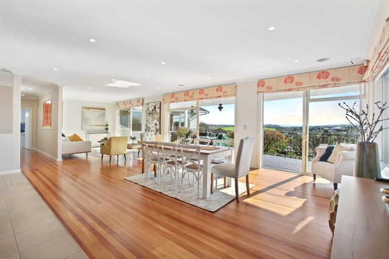 Photo of property in 150 Bleakhouse Road, Mellons Bay, Auckland, 2014