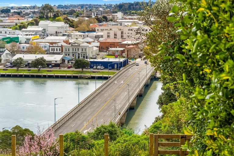 Photo of property in 32 Hipango Terrace, Durie Hill, Whanganui, 4500