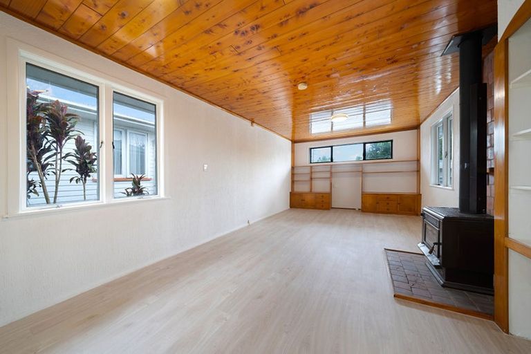 Photo of property in 19 Cobham Crescent, Kelston, Auckland, 0602