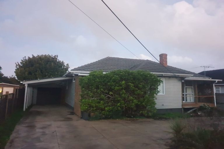 Photo of property in 8 River Road, Te Atatu Peninsula, Auckland, 0610