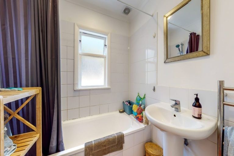 Photo of property in 140 Severn Street, Island Bay, Wellington, 6023