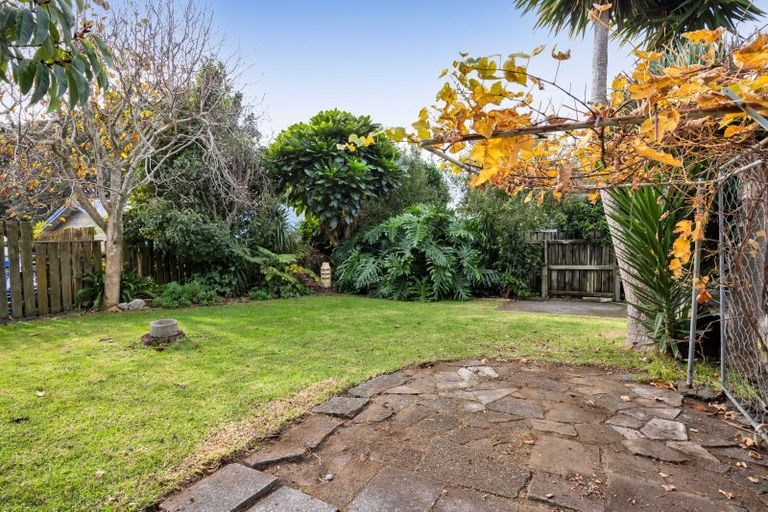 Photo of property in 27 Bonithon Avenue, Moturoa, New Plymouth, 4310