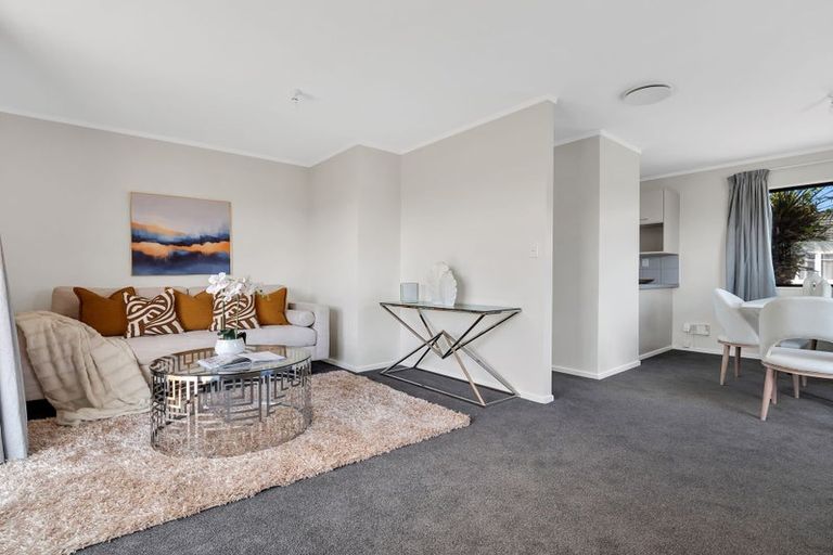 Photo of property in 2/9 Porchester Road, Papakura, 2110