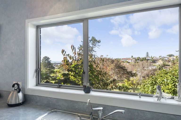 Photo of property in 2/178 Stapleford Crescent, Browns Bay, Auckland, 0630