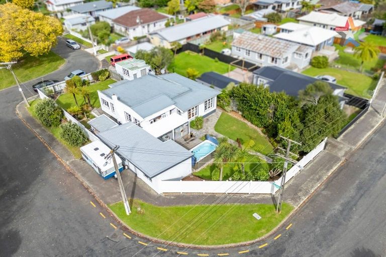 Photo of property in 10 Golf Road, Manor Park, Lower Hutt, 5019