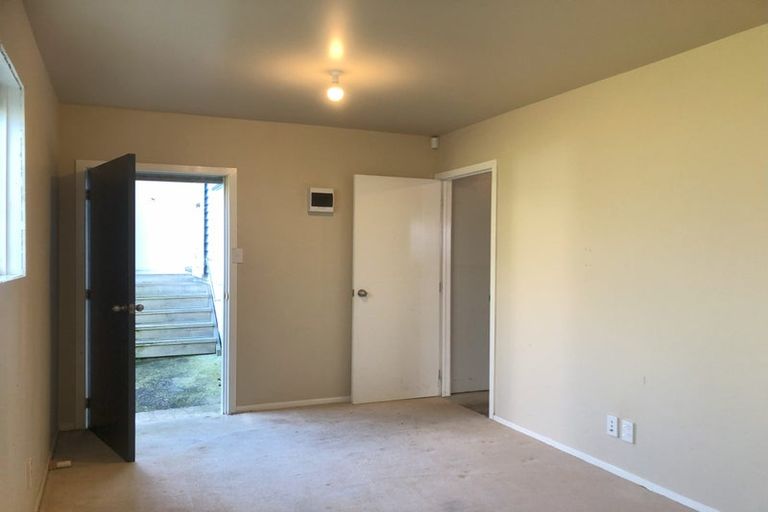 Photo of property in 1 Sarona Avenue, Glen Eden, Auckland, 0602