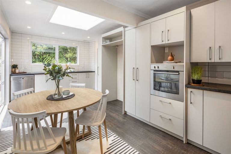 Photo of property in 27 Caesars Place, Churton Park, Wellington, 6037