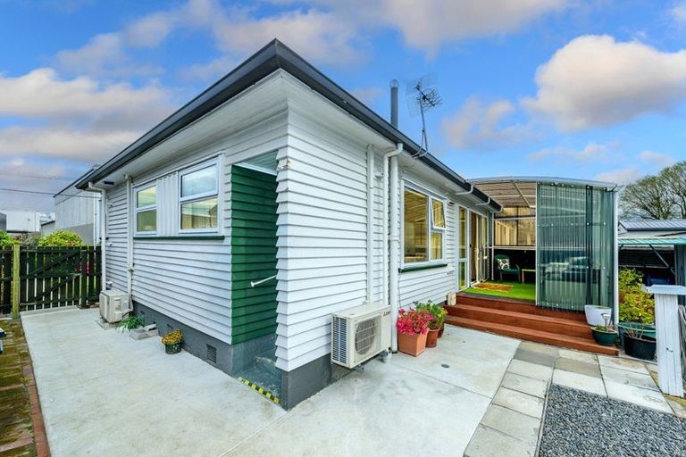 Photo of property in 3 Heathcote Street, Woolston, Christchurch, 8023