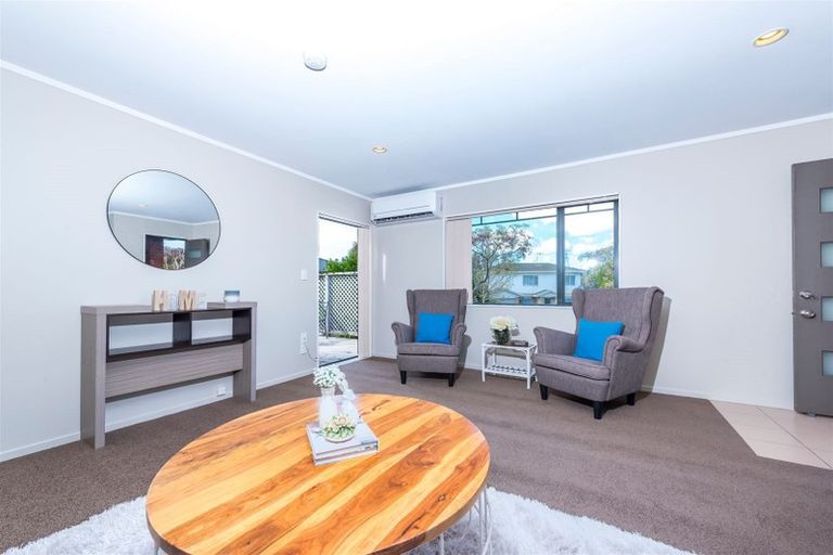 Photo of property in 30 Ginders Drive, Massey, Auckland, 0614