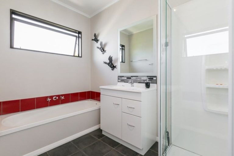 Photo of property in 52 Meeanee Road, Taradale, Napier, 4112