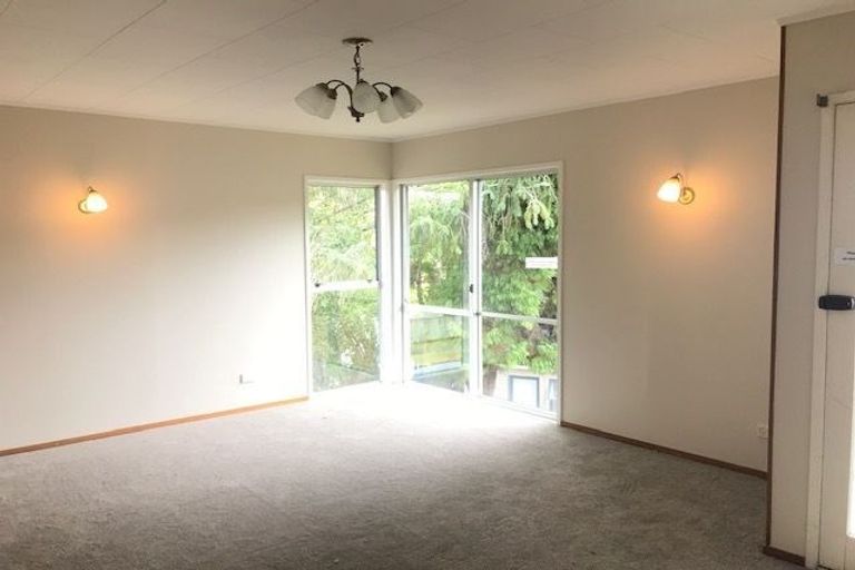 Photo of property in 5 Topliss Drive, Northcross, Auckland, 0632