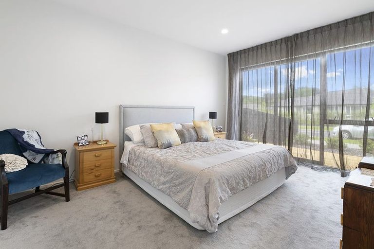 Photo of property in 29 Papa Orchard Drive, Kumeu, 0810