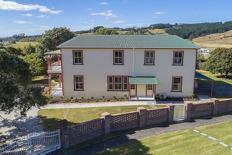 Photo of property in 14 Nelson Street, Helensville, 0800