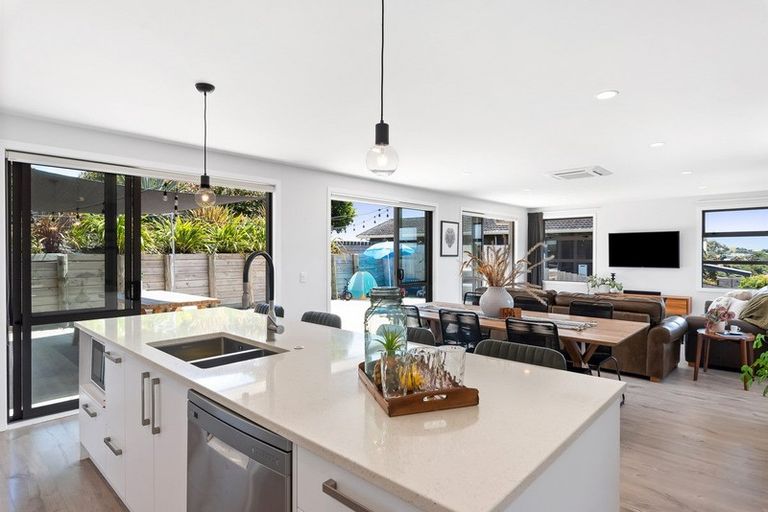 Photo of property in 6 Lambert Way, Paraparaumu, 5032