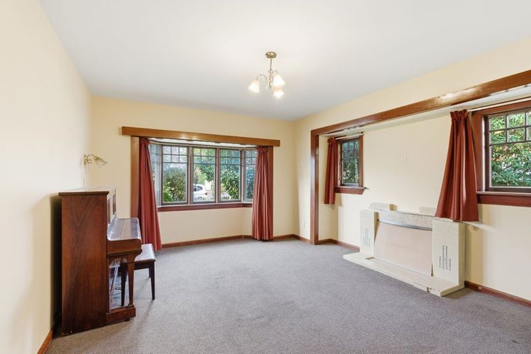 Photo of property in 48 Saint Andrews Square, Strowan, Christchurch, 8052
