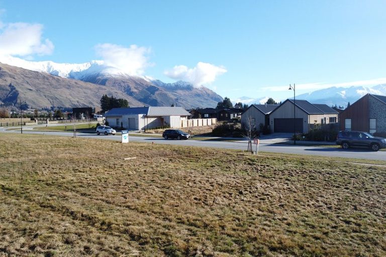 Photo of property in 10 Doug Ledgerwood Drive, Wanaka, 9305