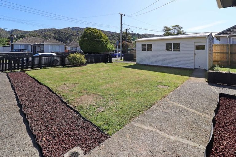 Photo of property in 15 Hinau Grove, Wainuiomata, Lower Hutt, 5014