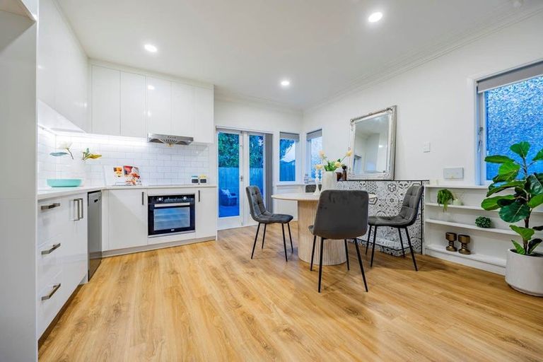 Photo of property in 1/14 Taharoto Road, Takapuna, Auckland, 0622