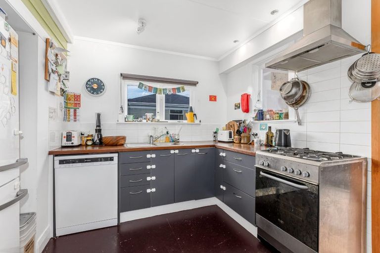 Photo of property in 152 Russell Terrace, Berhampore, Wellington, 6023