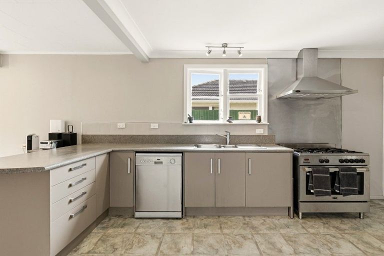 Photo of property in 31 Manuka Street, Castlecliff, Whanganui, 4501