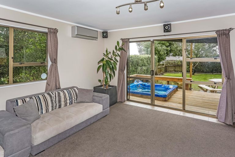 Photo of property in 15 Harrisville Road, Tuakau, 2121