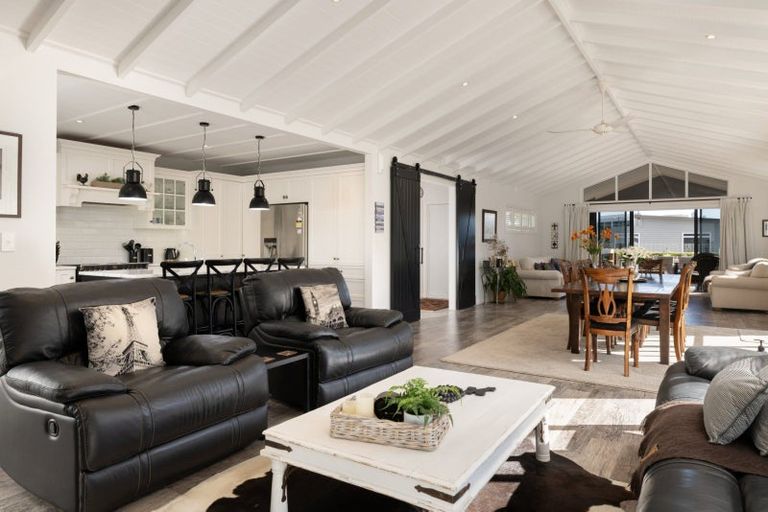 Photo of property in 31 Maria Tini Drive, Papamoa Beach, Papamoa, 3118
