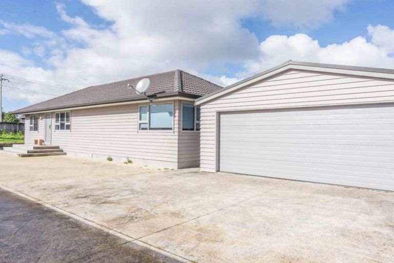 Photo of property in 16a Karamu Street, Te Atatu Peninsula, Auckland, 0610