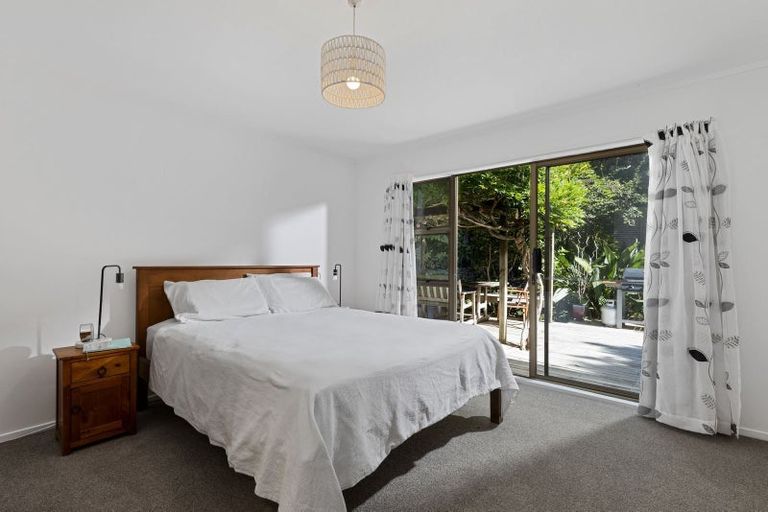 Photo of property in 9 Geoffrey Road, Torbay, Auckland, 0630
