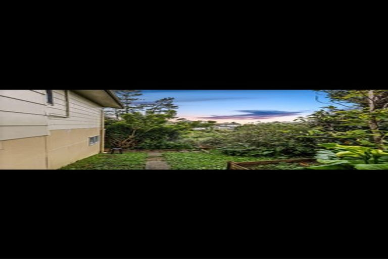 Photo of property in 3 Fernhaven Place, Massey, Auckland, 0614